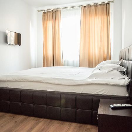 Executive Apartments 2 Крайова Экстерьер фото